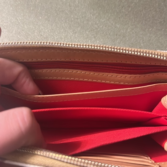 COPY - Dooney & Bourke wallet - Picture 5 of 6